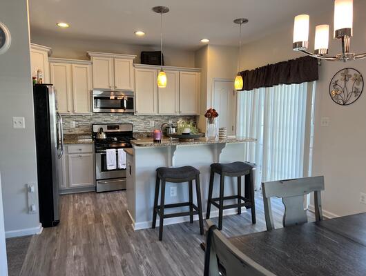 Kitchen & Dining Area